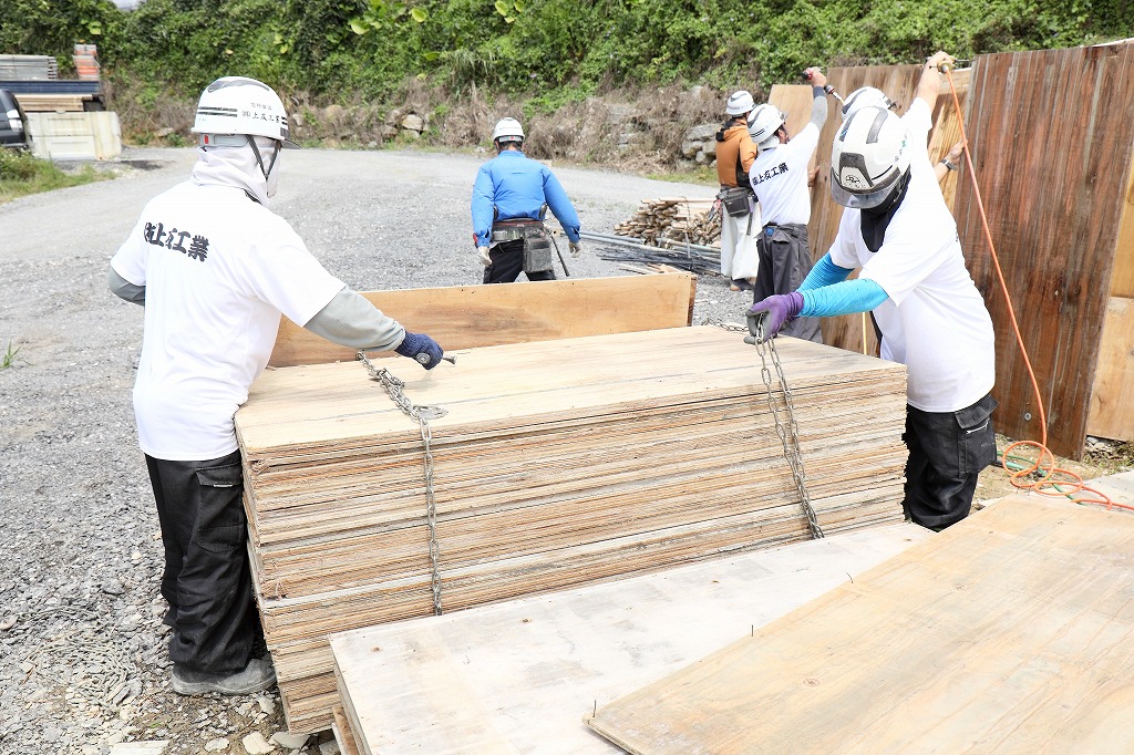 うるま市の型枠解体工事なら上友工業 (76)